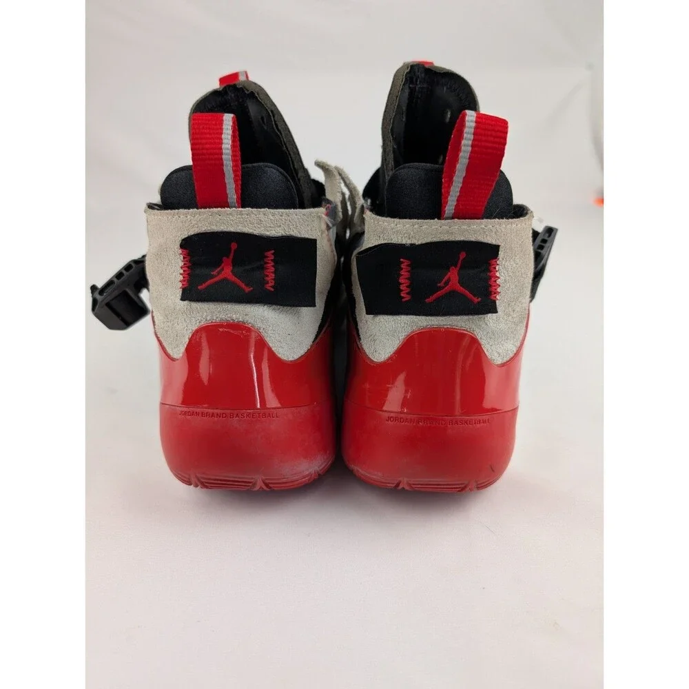 Men's 10 NIKE 2019 Jordan Defy SP Mid Top Sneaker White Red Black CJ7698-106
